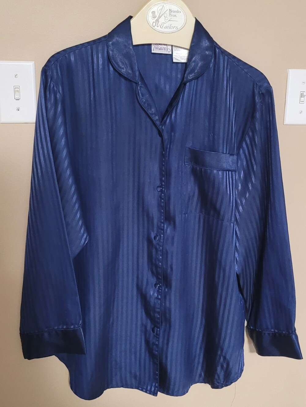 💜2 for $10💜 Bundle and save Secret Treasures Navy Satin Striped Pajama Top